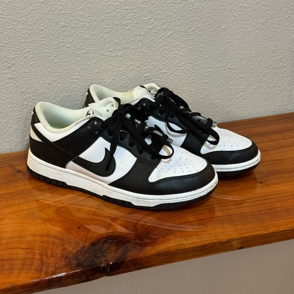 Nike Panda Dunks - Picture 1 of 8